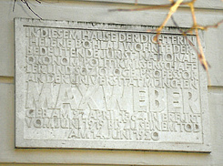 Commemorative plaque at the Seestraße 16 residence. The plaque, designed by graphic artist Eugen Weiß, was unveiled by the City of Munich on July 5th, 1976. (Photo privately owned)